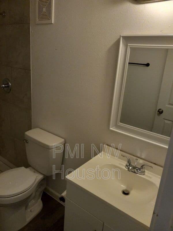 Houston Townhome: 2681 Gessner Rd