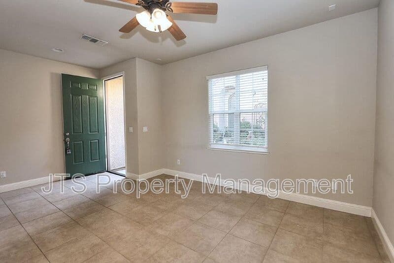 Orangevale House: 9041 Crescenda Lane