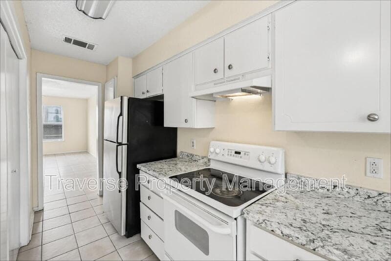 Arlington House: 1008 Bland Dr