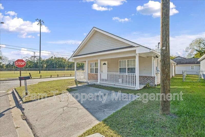 Savannah House: 201 Mundy St