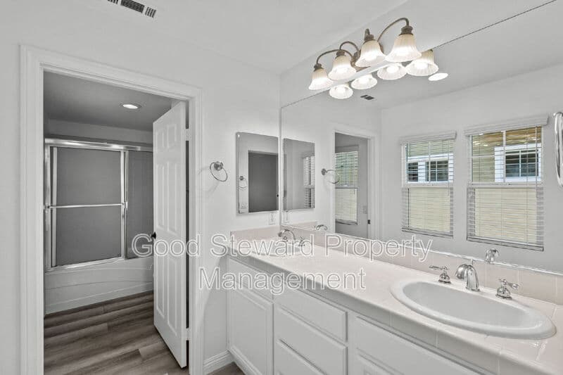 Ladera Ranch House: 6 Lindenwood Farm