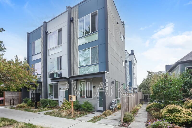 Seattle Townhome: 2441 NW 61st St