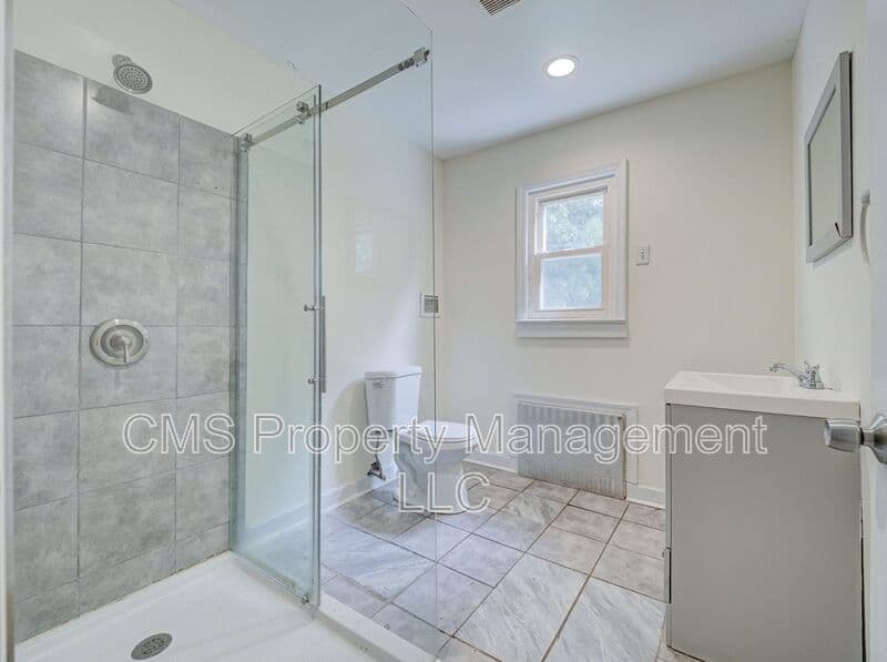 Manville House: 719 Newark Ave