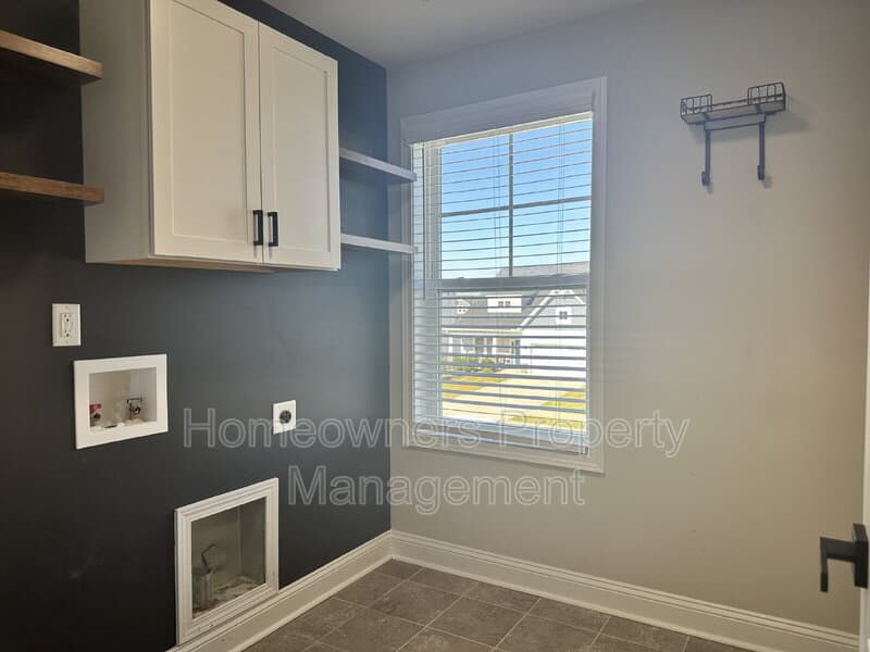 Raeford House: 143 Cromwell Court