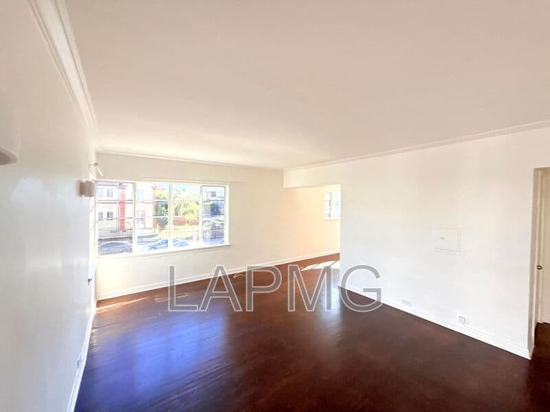 Los Angeles House: 3919 W. 8th Street