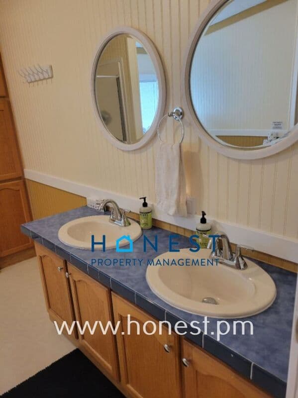 West Gardiner House: 107 Woodland Dr
