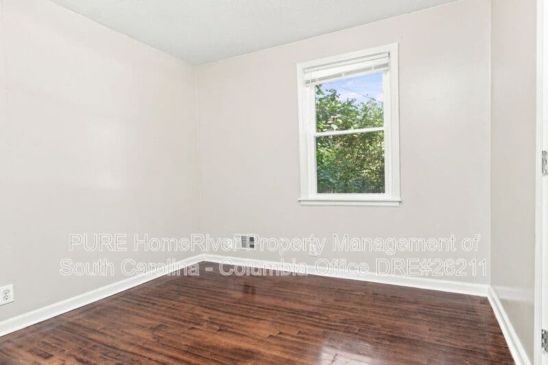 Columbia House: 3624 Live Oak St