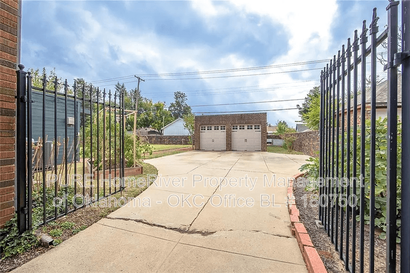 Oklahoma City House: 2730 NW 17th St