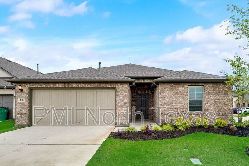Celina House: 4544 Hemingway Ave