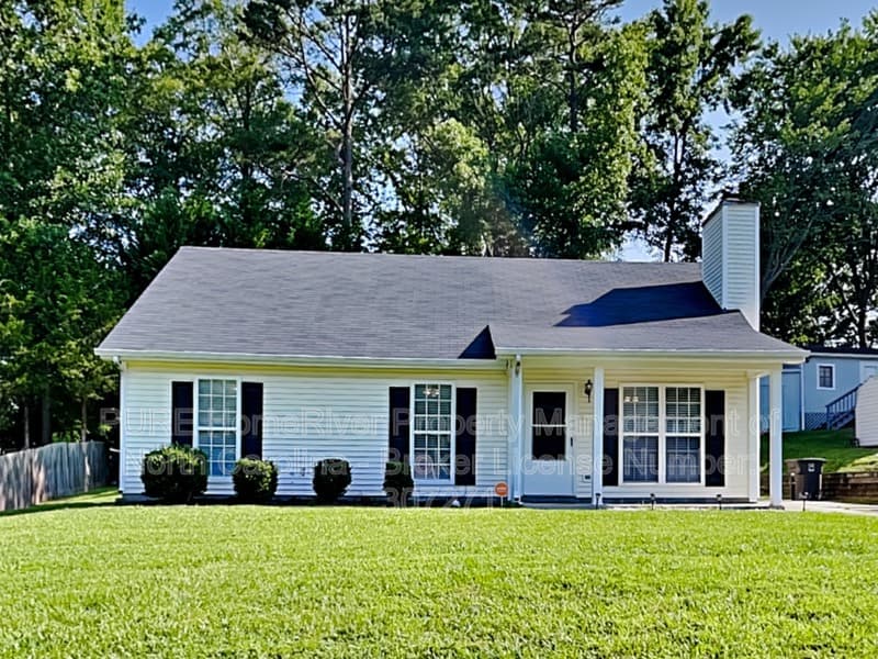 Greensboro House: 822 Banner Oak Ct