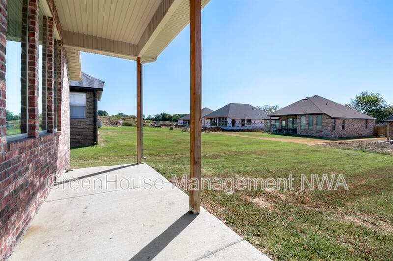 Siloam Springs House: 710 W Jillian Street