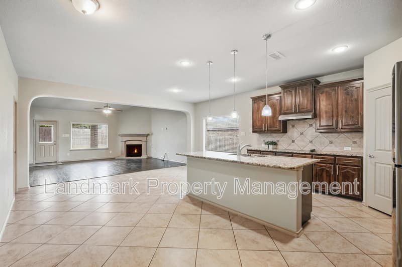 Edgecliff Village House: 8 Mapleridge Drive