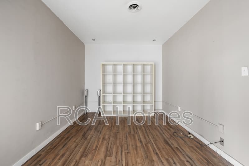 Indianapolis House: 33 West Saint Clair Street