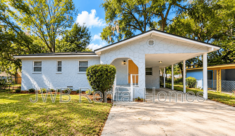 Jacksonville House: 7114 Bloxham Ave
