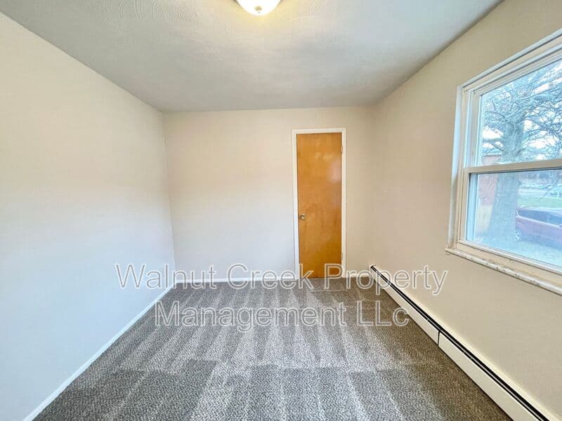 Lorain Condo: 920 Kingsway Drive