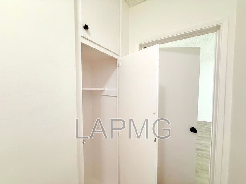 Los Angeles House: 1426 South Point View