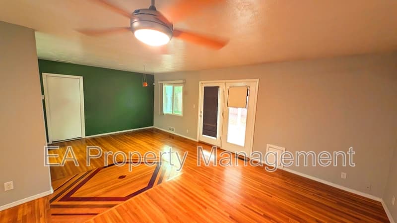 Albuquerque House: 2837 Palomas Dr NE