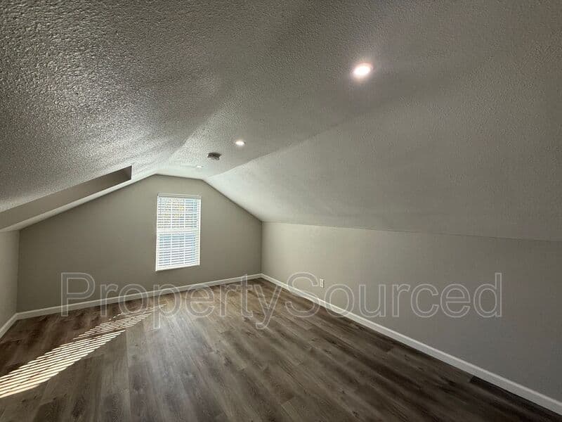 Manteca House: 807 W Yosemite