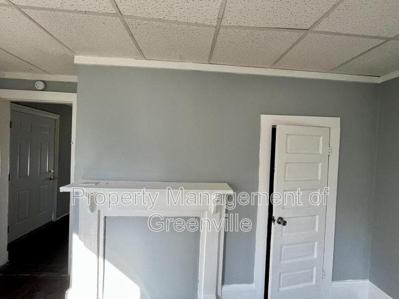 Greenville House: 33 6th Street