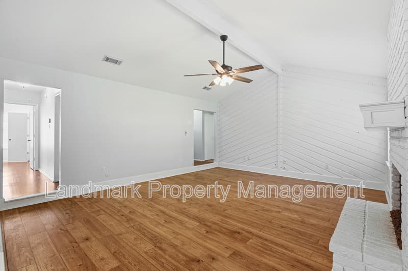 Arlington House: 5917 Pleasant Hill Drive
