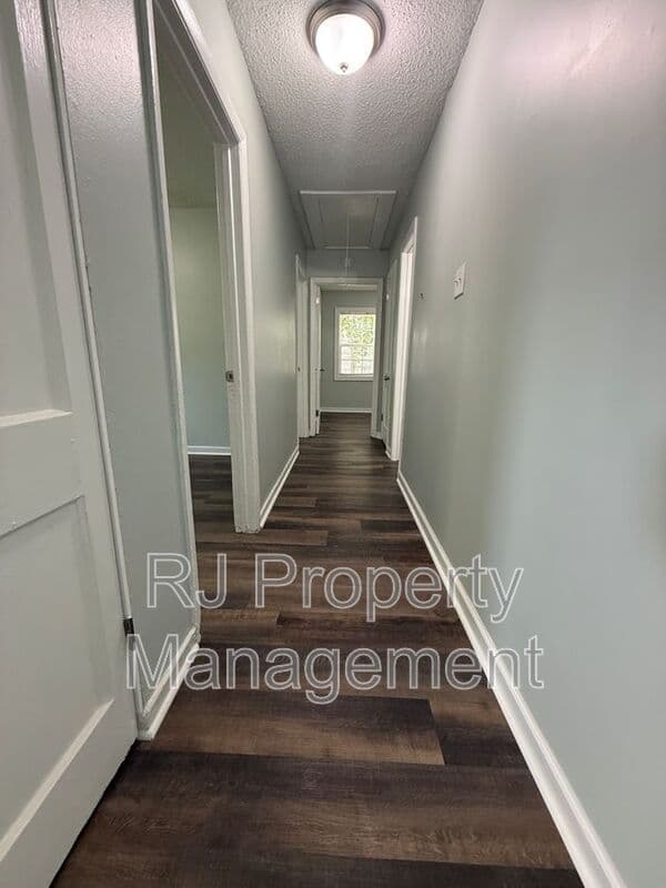 Memphis House: 332 Flynn Rd