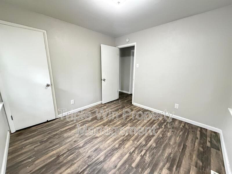 Florissant House: 740 Crowder Dr.