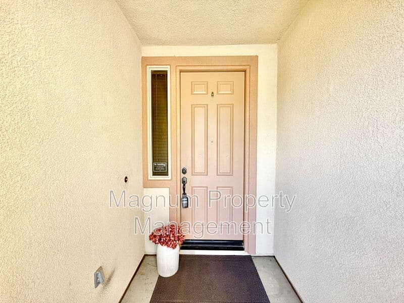 Lake Elsinore House: 34089 Dianthus Ln