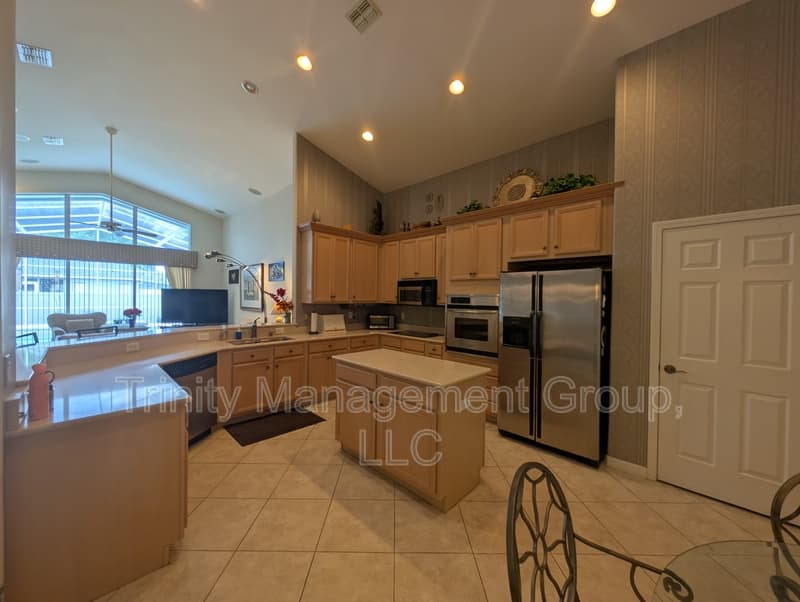 Land O' Lakes House: 10812 Deerberry Drive