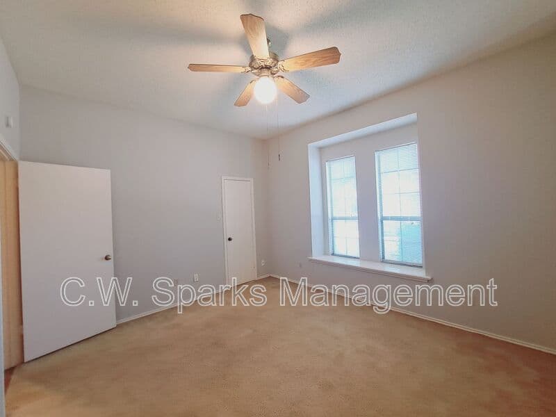 Dallas House: 3917 Saint Christopher Lane