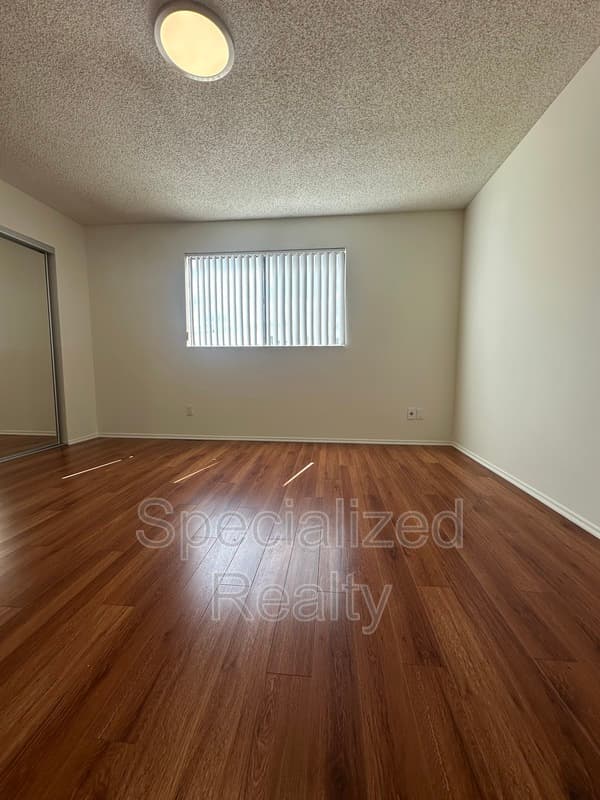 Glendale Condo: 463 W. Wilson Avenue