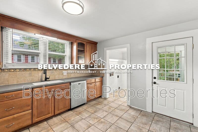 Winston-Salem House: 1400 NE 24th Street