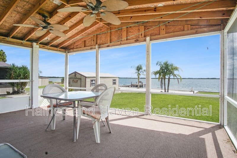 Haines City House: 3208 Lakeview Dr