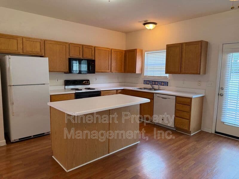 Rock Hill House: 737 Atherton Way