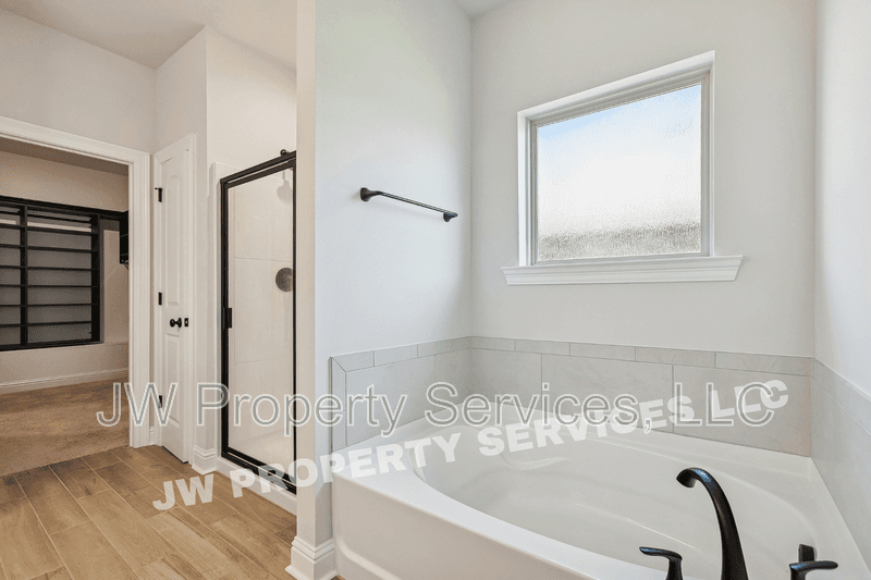 Hammond House: 44208 Huntley Rd