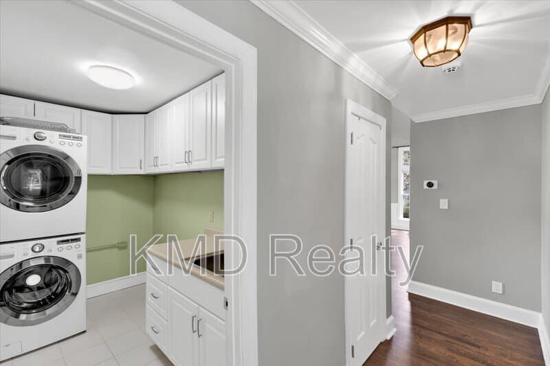 Charlotte House: 3112 English Sparrow Lane