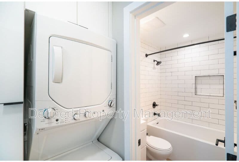 Los Angeles Condo: 5847 Willoughby Avenue