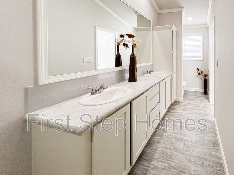 Oak Point House: 154 Cabrera Street