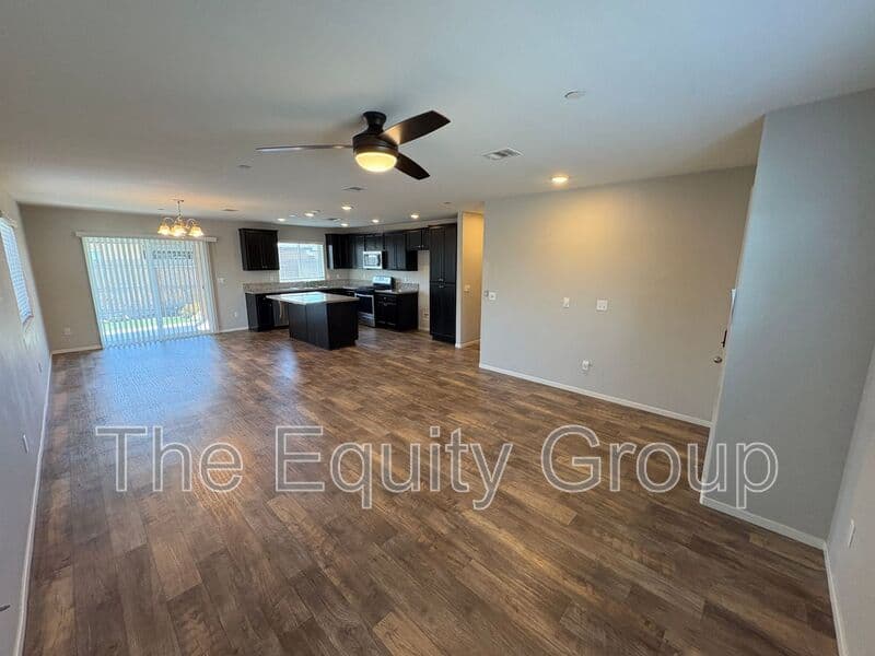 Visalia House: 2113 North Highland Street