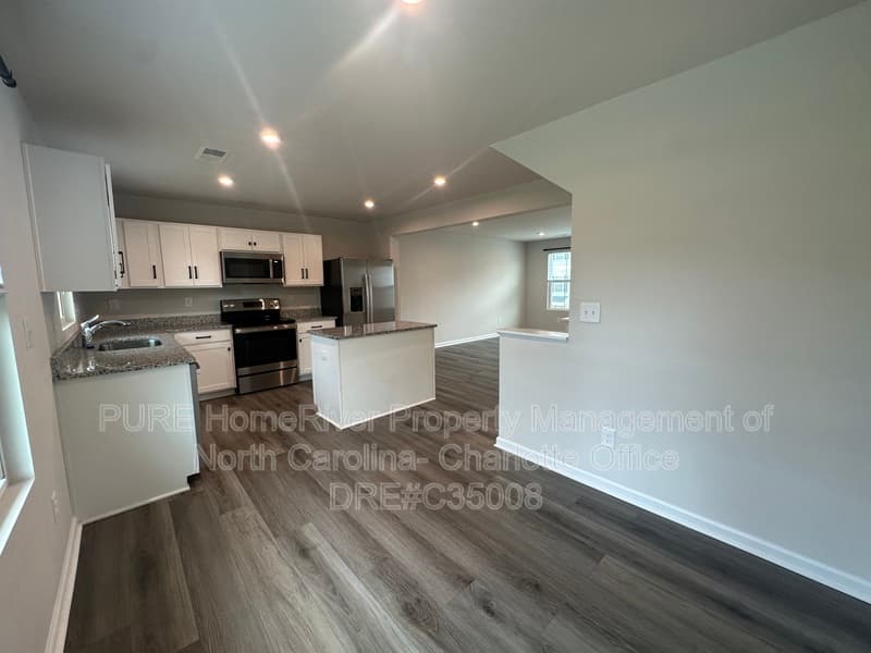 Charlotte House: 2019 Langer St