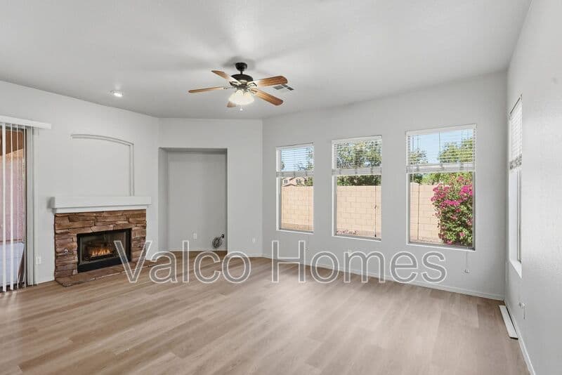 Gilbert House: 526 E Sheffield Ave