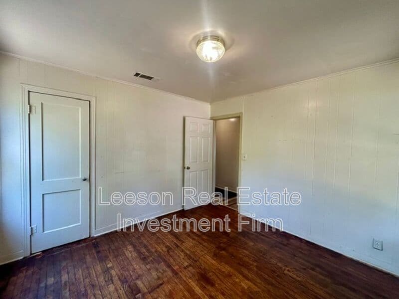 SHREVEPORT House: 2551 Claiborne Ave.