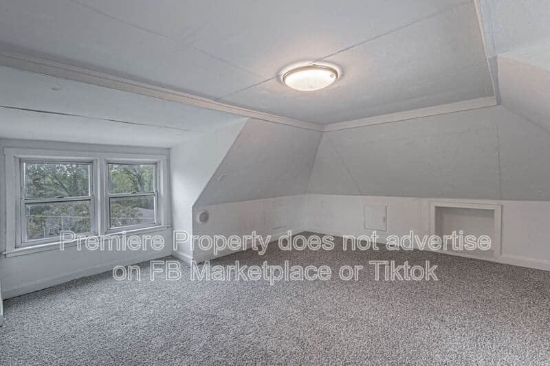Independence Condo: 424 S Hocker Ave