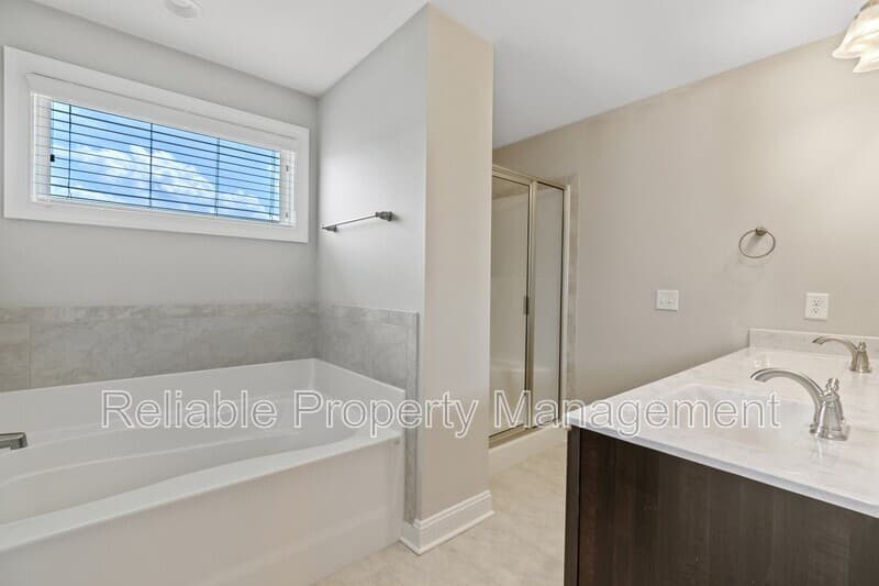 Clayton House: 102 Wicklow Ct
