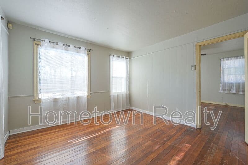 Norman House: 1127.5 W Eufaula Street