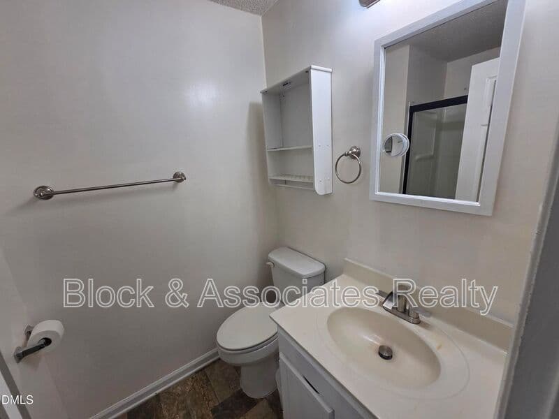 Raleigh Condo: 2011 Quaker Lndg