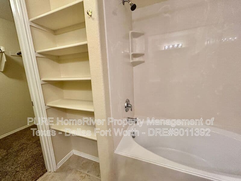 Haslet House: 809 San Miguel Trl