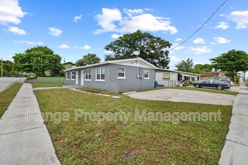 Riviera Beach Condo: 968 W 9th St