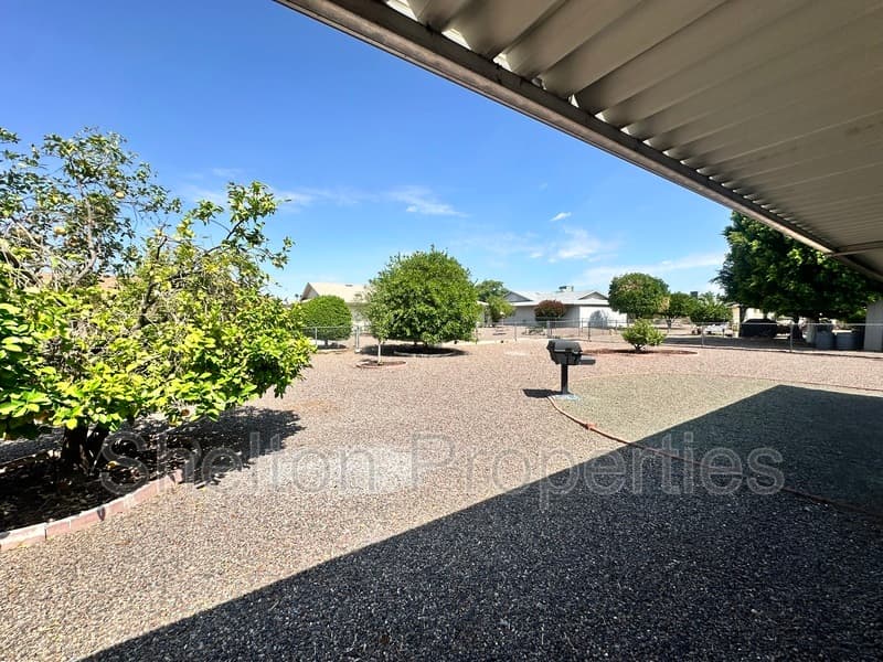 Sun City House: 10806 W Camelot Cir