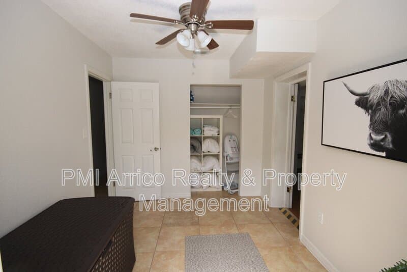 Tampa House: 1918 W Walnut St