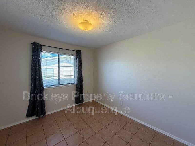 Albuquerque House: 5812 Brahma Dr NW